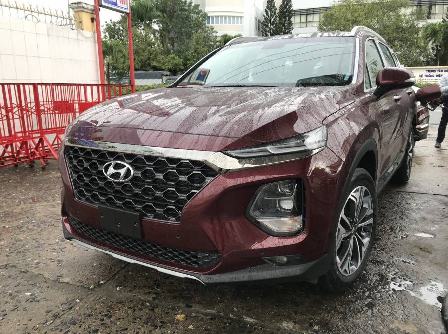 Hyundai Santafe 2019 Da Nang, Co san giao ngay, Qua Tang hap dan, Ho tro Grab - Vay 80% gia tri xe. Lien he: 0905.59.89.59