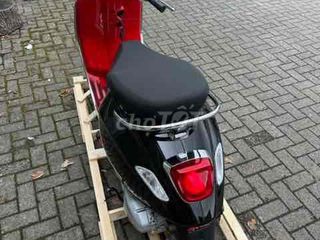 Vespa Primavera Mickey Mouse Limited