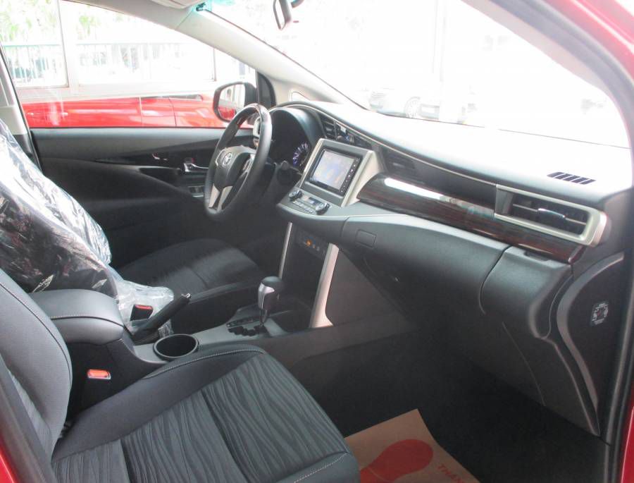 Ban Toyota Innova 2.0G VENTURER 2019 moi Ho Chi Minh Chi can 230tr nhan xe ngay. Co du mau xe giao ngay toan quoc.