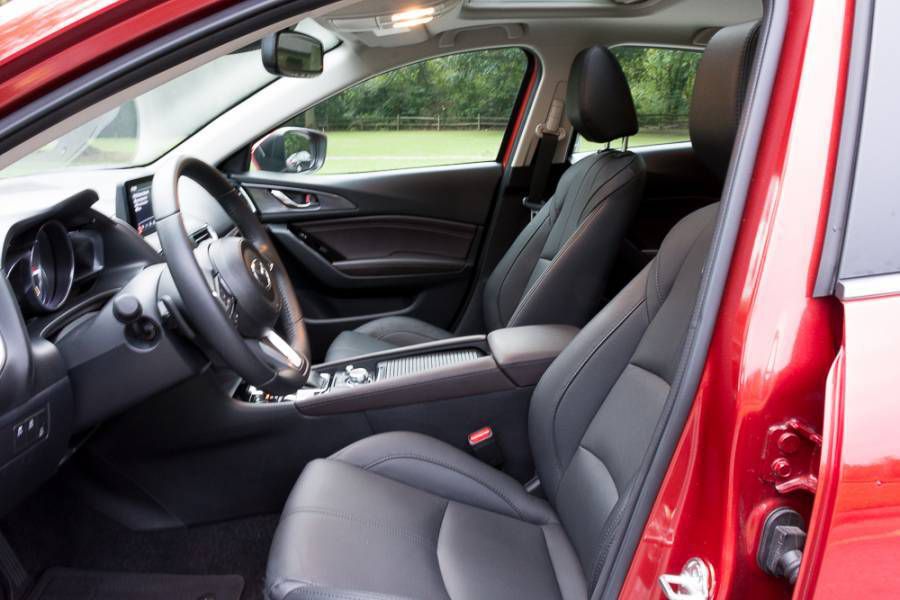 Ban Mazda 3 2.0G AT Sedan 2019 moi Dong Nai - Gia uu dai nhat khu vuc - Nhieu qua tang cuc hap dan