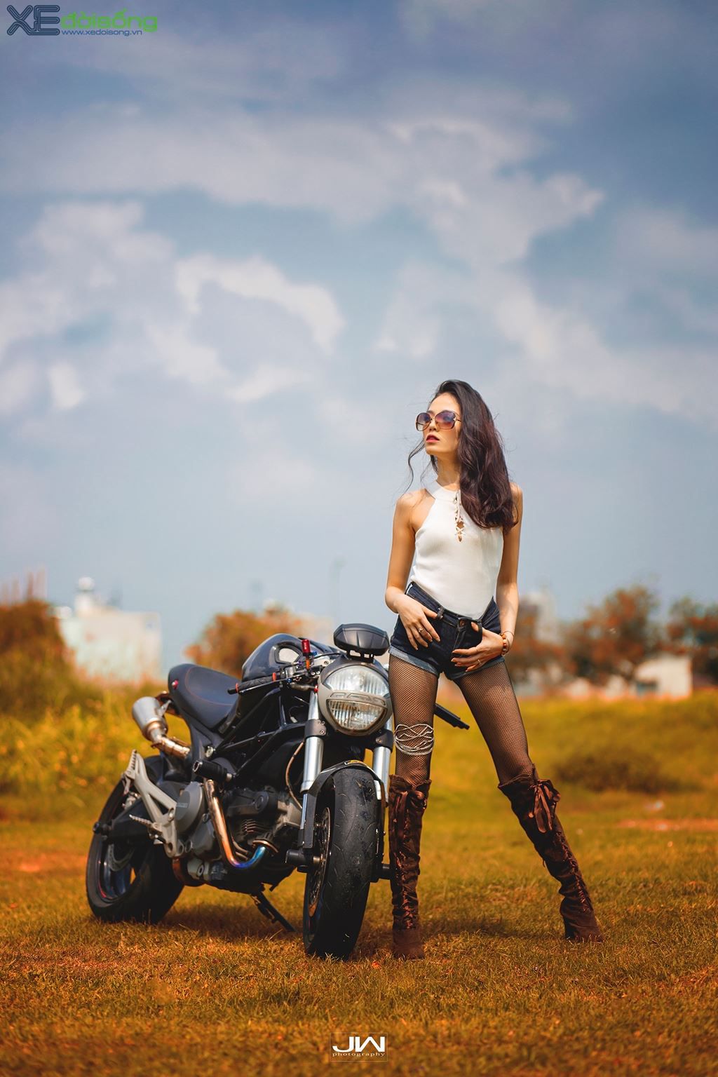 Kiều nữ Việt cuốn hút bên Ducati Monster 795 độ “full-carbon” ảnh 10