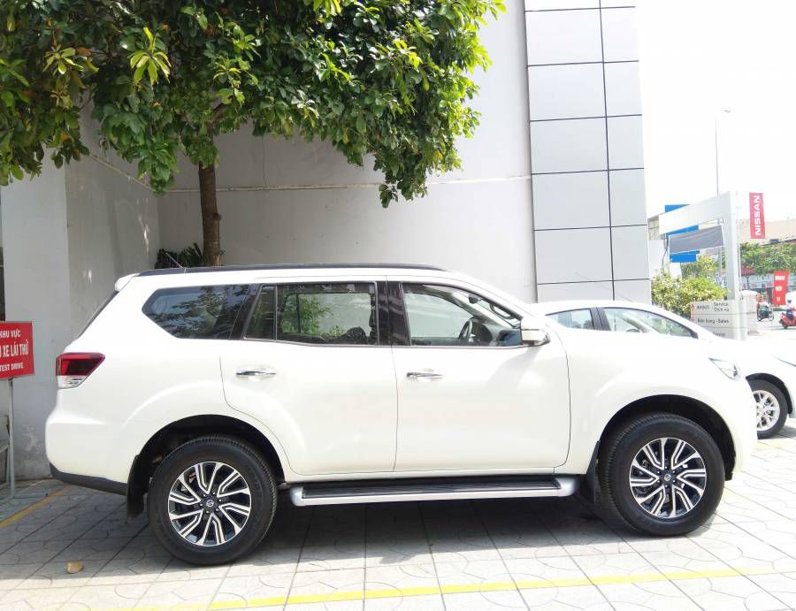 Nissan Terra 7 cho May Xang KM 65 Trieu, Giao Xe Nhanh Chong