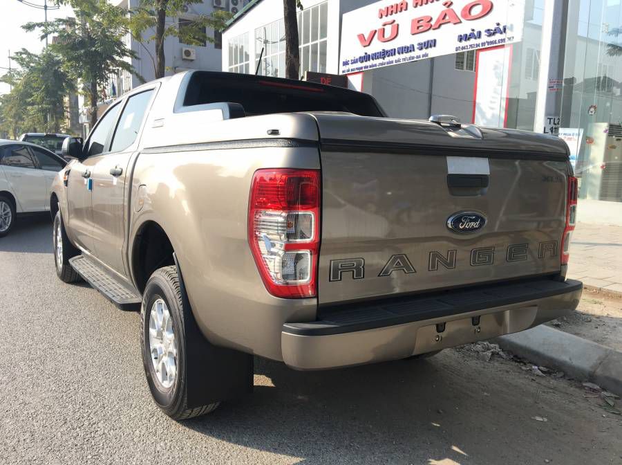 Ford Ranger XLS AT 2019 Sieu hot Du mau giao ngay Gia Khuyen mai lon . Lh 0827707007