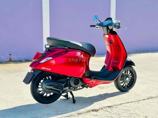 VESPA SPRINT ĐỎ ĐEN