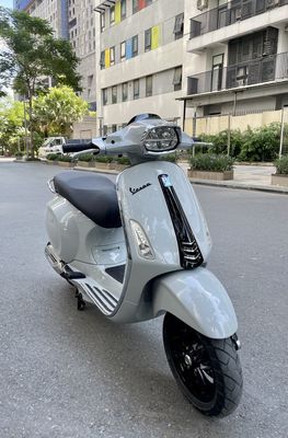 Vespa Sprint màu xám cực mới