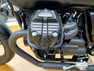 Moto Guzzi V7 - nhập Ý mới 100% giao ngay