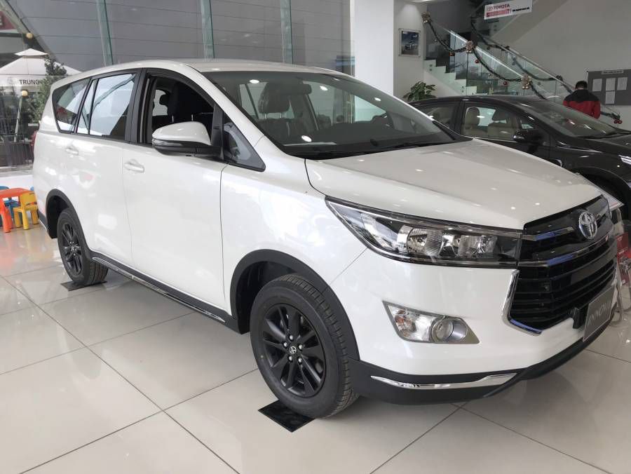Toyota Innova VENRTURER 2019 - Xe san giao ngay- LH: 0967571986