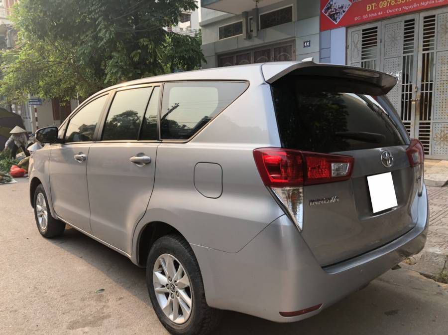 Ban Toyota Innova 2017, Mau bac, So tu dong.