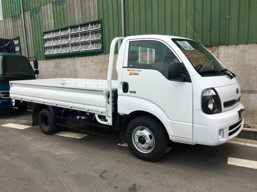 Xe tai kia 2.4 tan thung 3.5m 2019 mau trang - Ho tro vay 80% LH: 0938.903.187