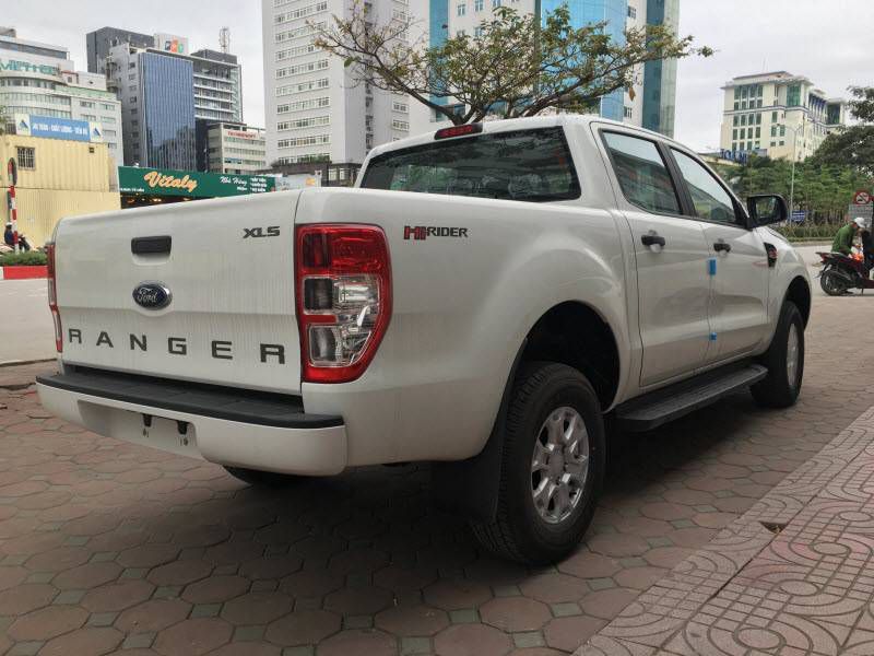 Ban Ford Ranger XLS 2.2 AT 2019 moi, gia tot nhat tai Binh Duong