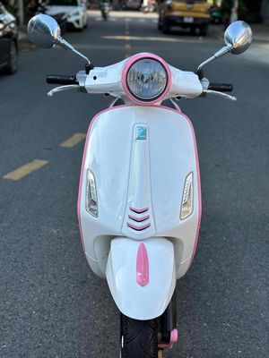 Vespa primavera trắng hồng 2016 có góp nợ xấu