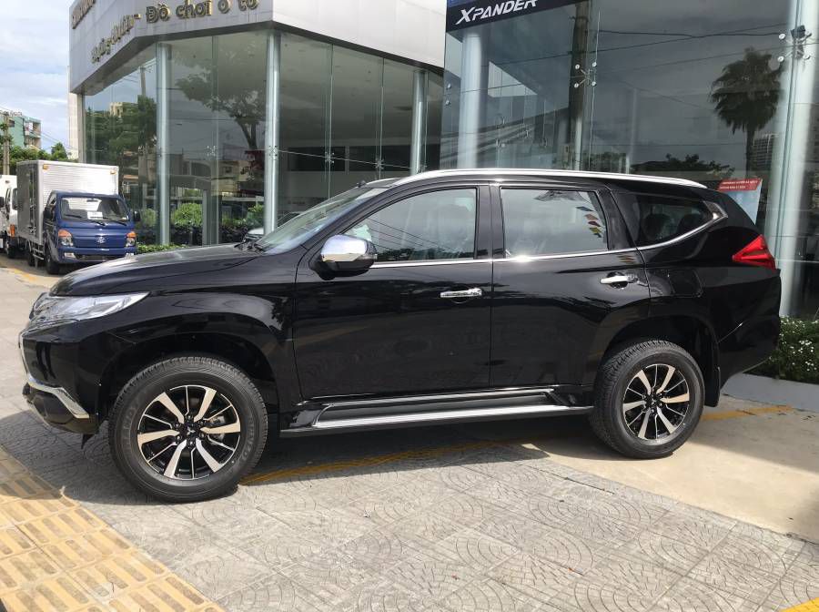 Pajero co san giao ngay, khuyen mai KHUNG