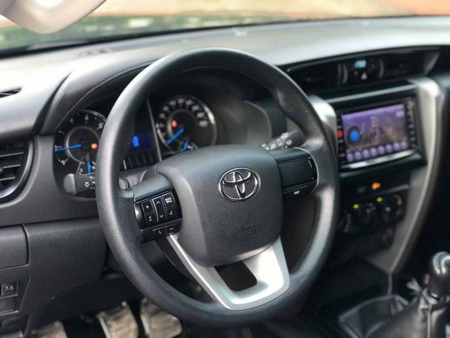 Ban Toyota Fortuner 2.4G 2017 - So san