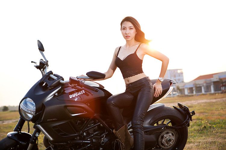 Ngam chan dai tha dang ben “ga co bap” Ducati Diavel-Hinh-13