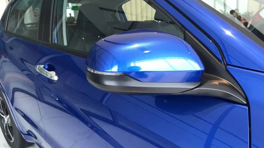 HONDA HRV NHAP THAI MAU TRANG 100% GOP 250TR GIAO XE NGAY KHUYEN MAI KHUNG