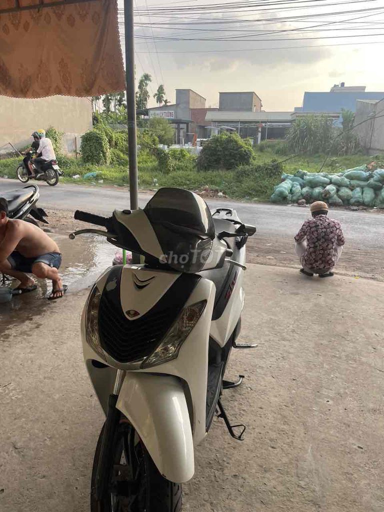 Kẹt tiền nhượng lại xe SH 125 lên full ý