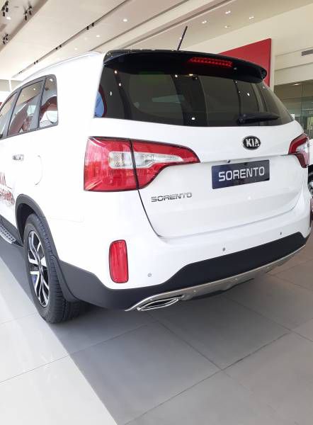 Kia Sorento 7 cho fullsize, sang trong dang cap, co xe giao ngay, goi ngay de co gia tot nhat