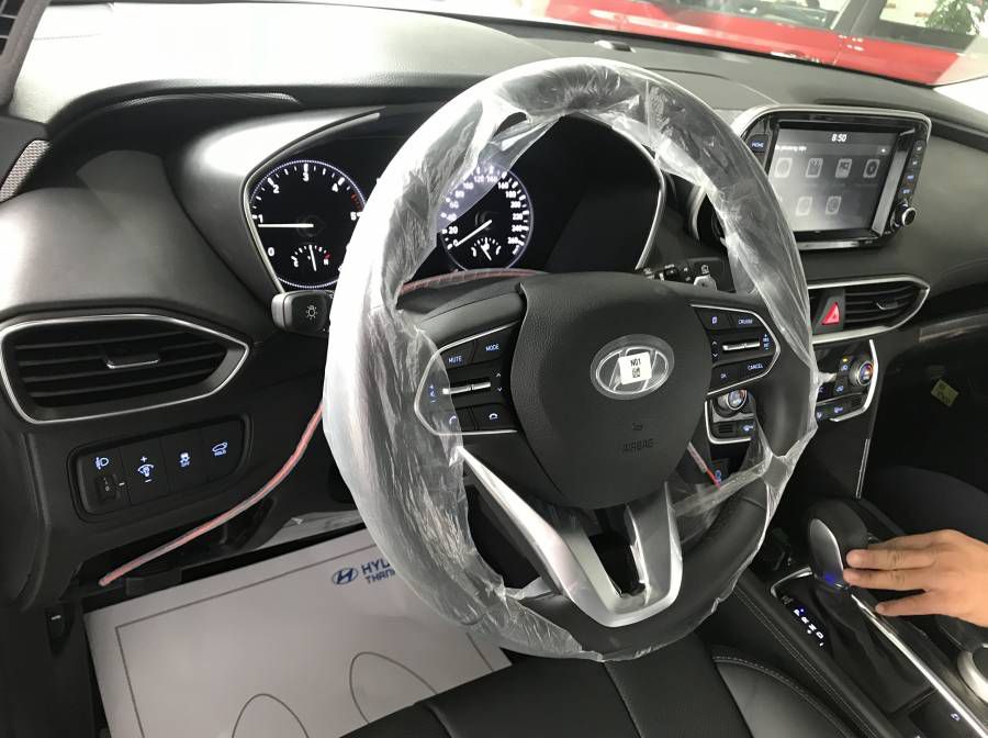 Hyundai Santafe 2019 Da Nang, Co san giao ngay, Qua Tang hap dan, Ho tro Grab - Vay 80% gia tri xe. Lien he: 0905.59.89.59