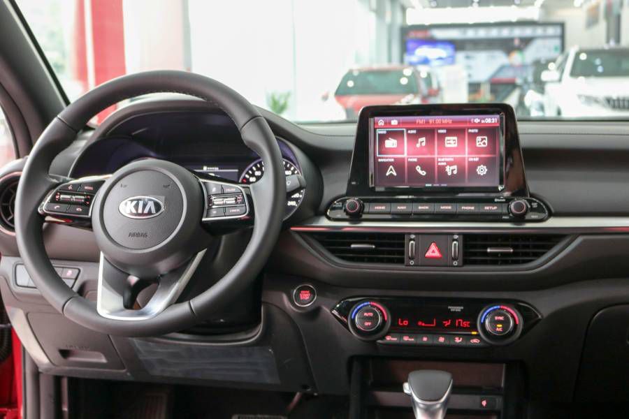 Kia Cerato Premium 2019 nhieu uu dai, du mau, xe co san va giao ngay, ho tro tra gop, lien he Mr. Hung 0908199026