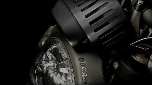 Soi “con quỷ” Ducati Monster của tài tử Adrien Brody - 7