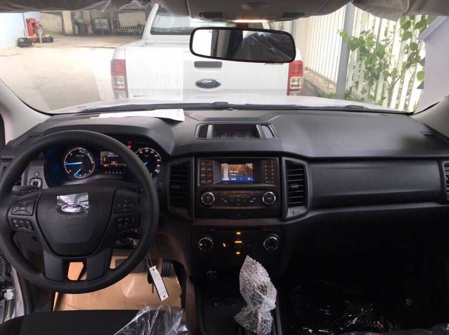 Ford Ranger XLT AT 2019 moi Giam gia tang kem phu kien gia tri LH:0827707007