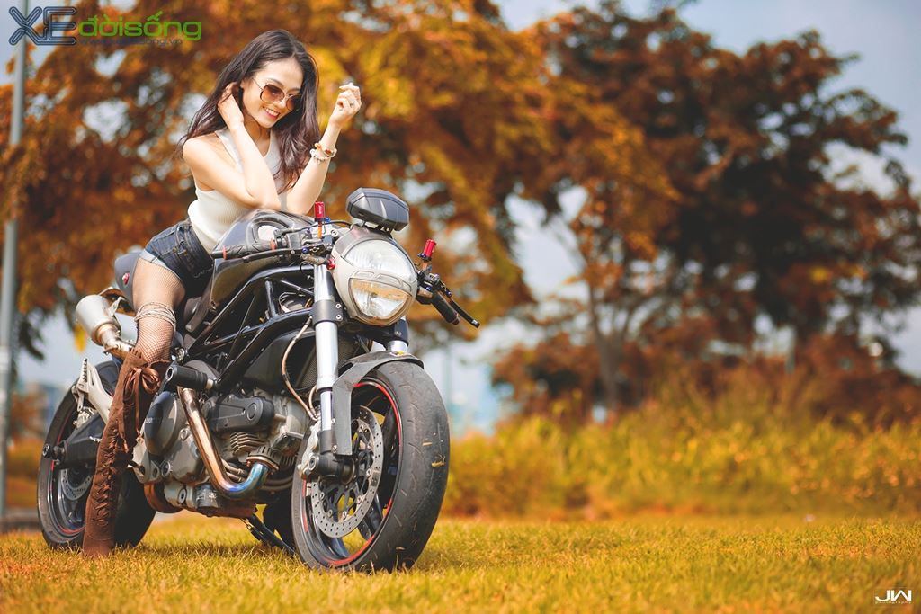 Kiều nữ Việt cuốn hút bên Ducati Monster 795 độ “full-carbon” ảnh 9