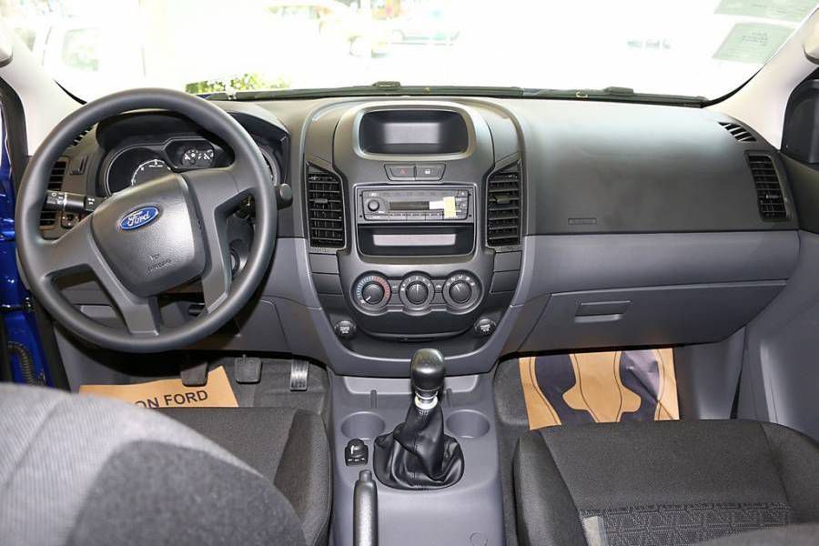 BAN FORD RANGER XLS 2.2L 4X2 MT 2019 MOI GIAO NGAY - UU DAI CUC KHUNG TAI FORD CAN THO