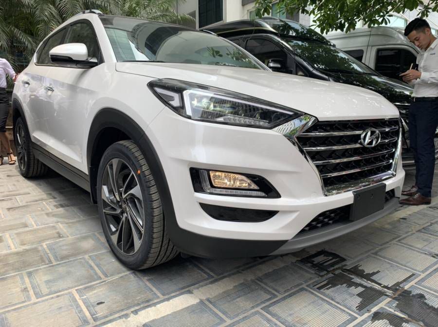 Hyundai Tucson 2019 Da Nang, Co san giao ngay, Goi qua tang hap dan, Ho tro Grab - Vay 80% gia tri xe. Lien he: 0905.59.89.59