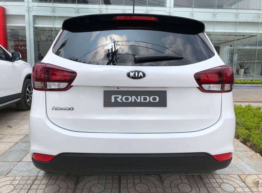 Kia Rondo 2019, nhieu uu dai, xe giao ngay