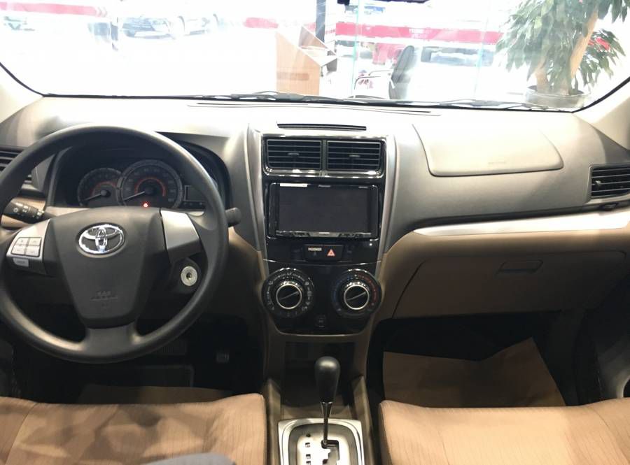 Ban Toyota Avanza 1.5AT 2019 moi co xe giao ngay, 0975773465
