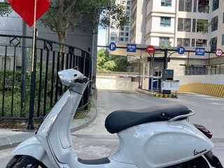 Vespa Sprint màu xám cực mới