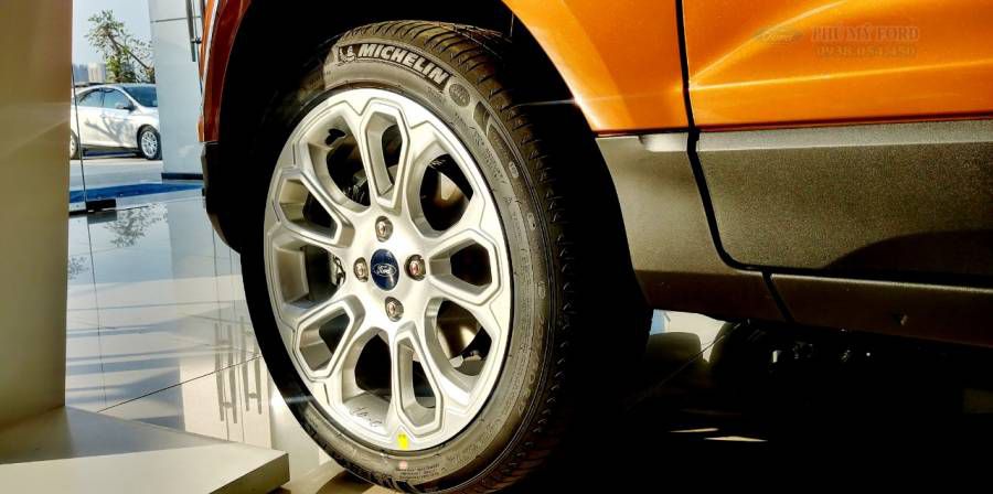 Ford Ecosport 5 cho new 2019. gia tu 525 trieu,khuyen mai khung. Mr ly 0975.647.637