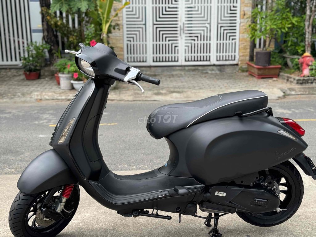 Vespa đk 19 đen mù máy igest phanh ABS chính chủ