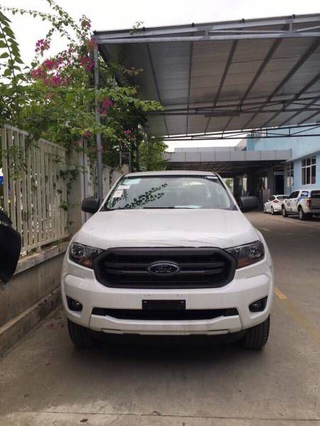 Ford Ranger XLS AT 2019 Sieu hot Du mau giao ngay Gia Khuyen mai lon . Lh 0827707007