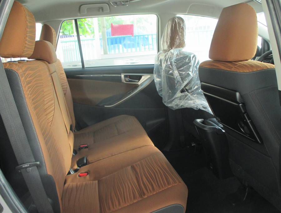 Ban Toyota Innova 2.0G moi Ho Chi Minh Chi can 240tr nhan xe ngay. Co du mau xe giao ngay toan quoc.
