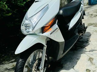 Bán honda click trắng đời cao vành 6lá, xe biển43.