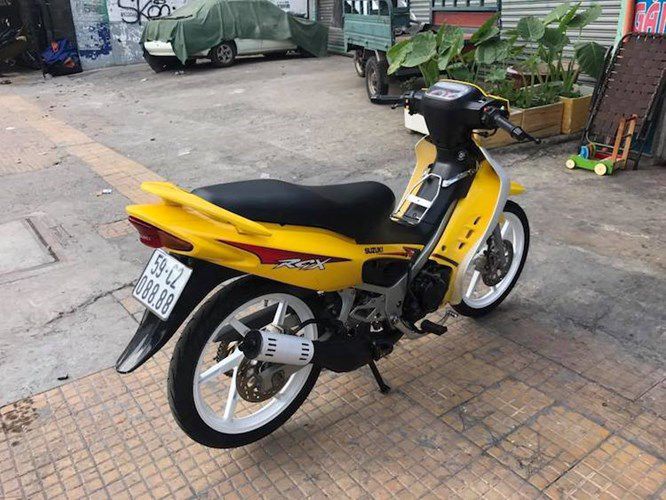 "Xe no" Suzuki RGX dung chan ban 200 trieu tai Sai Gon-Hinh-8