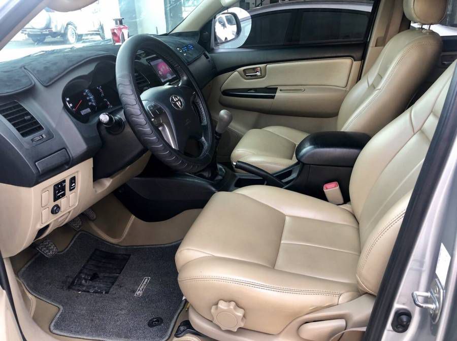 Ban Toyota Fortuner 2.5G 2014, so san, may dau, len full do choi, bao hanh hang
