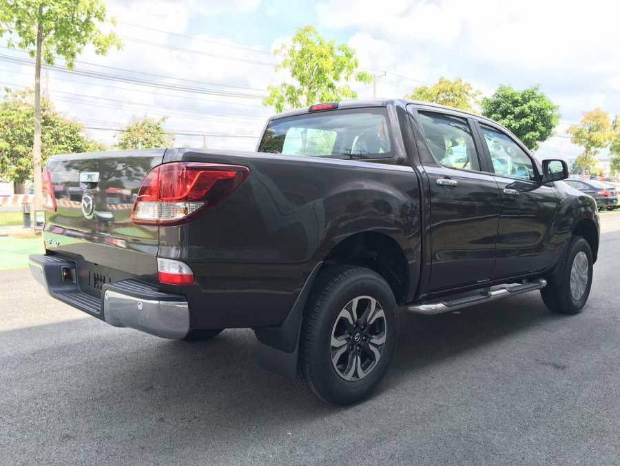 Ban Mazda BT-50 Face Lift 2019 moi Binh Duong