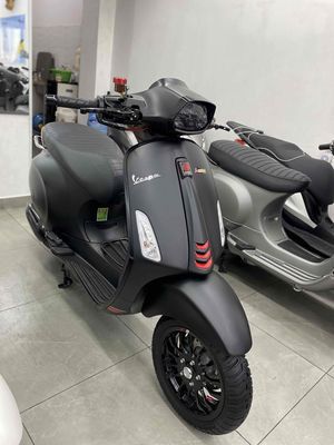 vespa sprint 150 abs . lên đồ chơi nhẹ .còn đồ zin