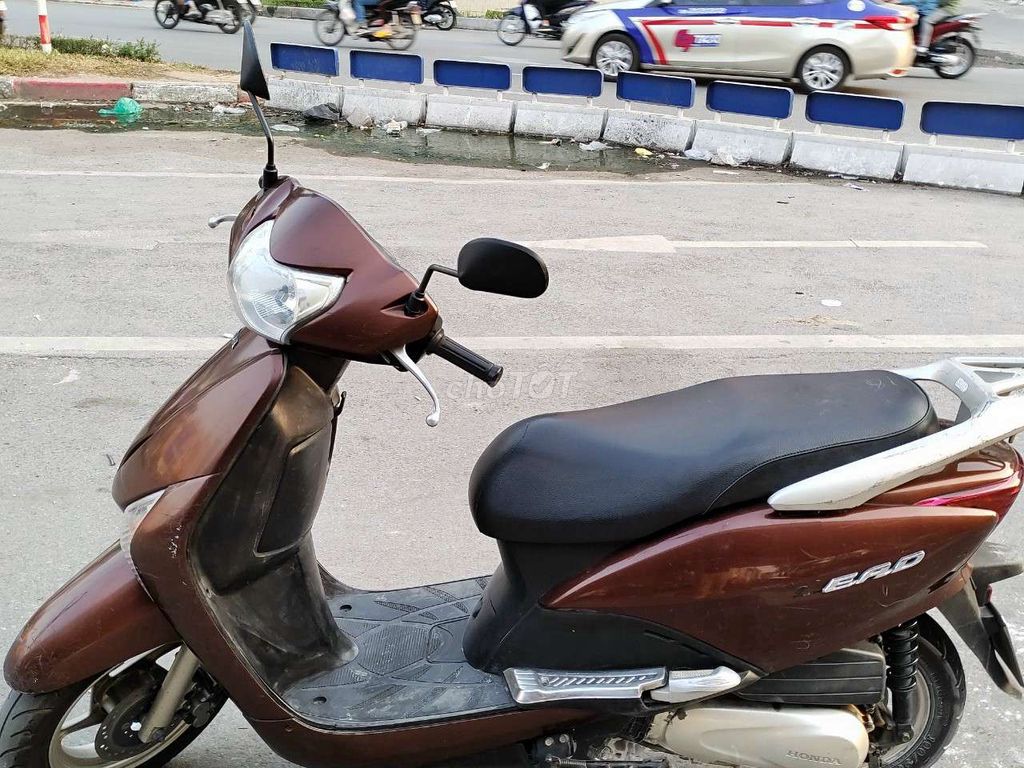 Hết tiền cần bán xe lead 2010