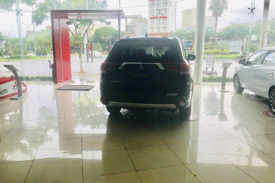 Giao xe ngay duy nhat tai Da Nang voi Mitsubishi Outlander chi voi 807 trieu, Hotline : 0974 064 605