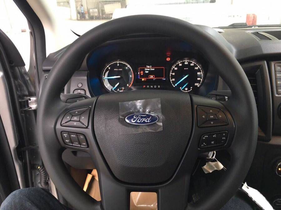 Ford Ranger XLS AT 2019 Sieu hot Du mau giao ngay Gia Khuyen mai lon . Lh 0827707007