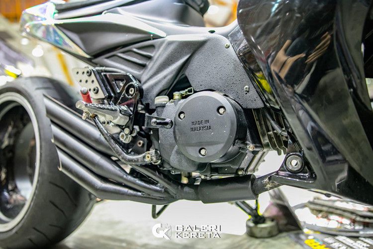 Xe máy côn tay độ "không vành" siêu độc tại Malaysia