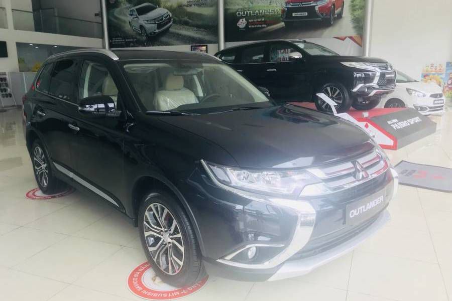 Giao xe ngay duy nhat tai Da Nang voi Mitsubishi Outlander chi voi 807 trieu, Hotline : 0974 064 605