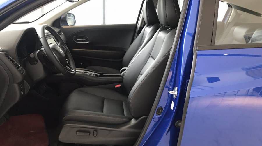 HONDA HRV NHAP THAI MAU TRANG 100% GOP 250TR GIAO XE NGAY KHUYEN MAI KHUNG