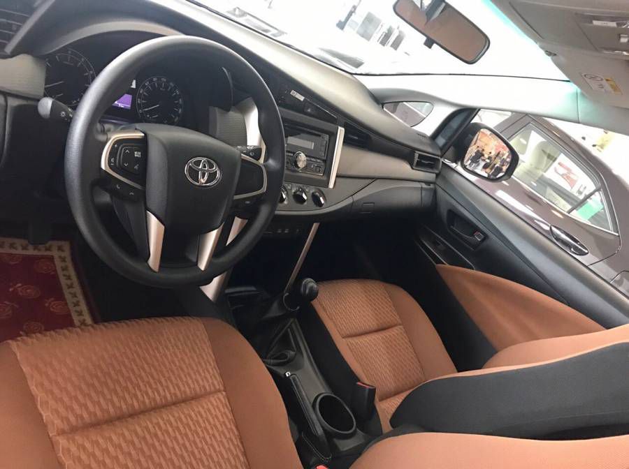 Ban Toyota Innova 2.0E MT 2019 moi, gia cuc uu dai, du mau giao xe ngay