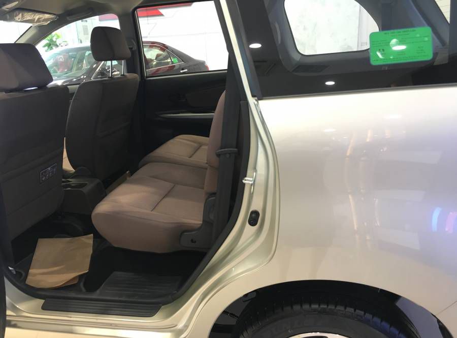 Ban Toyota Avanza 1.5AT 2019 moi co xe giao ngay, 0975773465