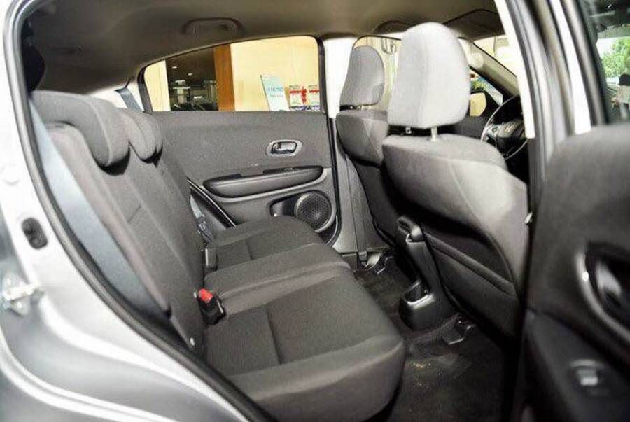 Ban Honda H-RV cao cap  ( DO/ DEN/TRANG/BAC)chi voi 250tr. GIAO NGAY THANG 4, Kem phu kien hap dan.
