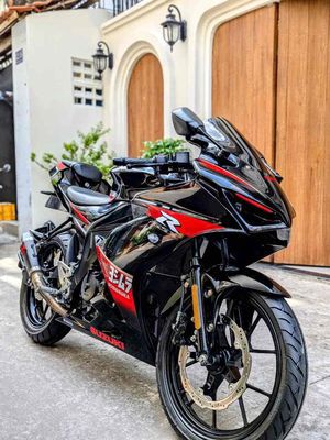 Suzuki GSX R150 bssg full body